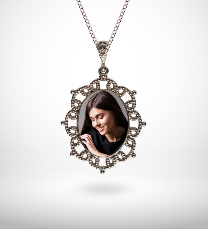 Kişiye Özel Fotoğraflı Otantik Gümüş Yaldız Kolye (Model 2)