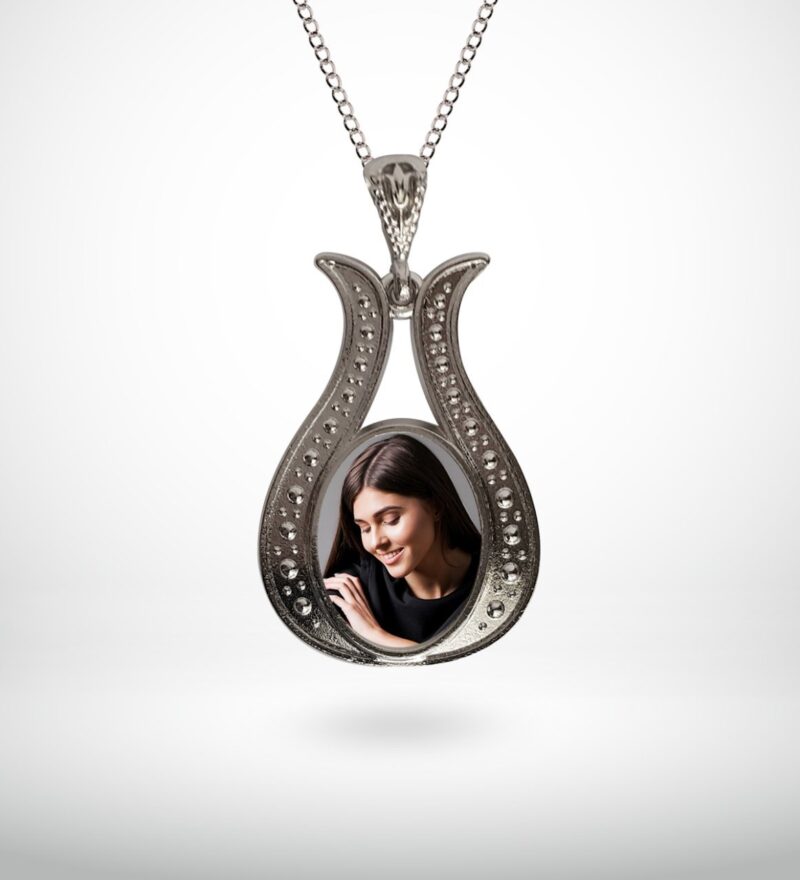 Kişiye Özel Fotoğraflı Otantik Gümüş Yaldız Kolye (Model 11)