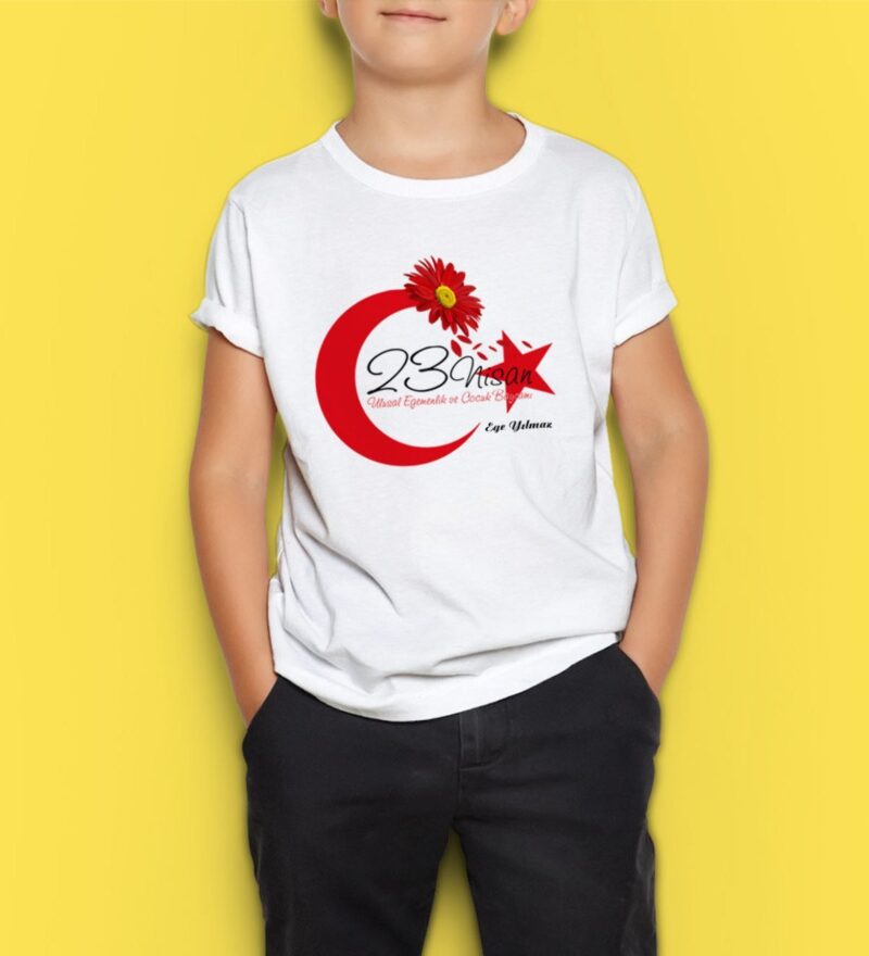 Kişiye Özel 23 Nisan Tasarımlı Ay Yıldız Baskılı Çocuk Tişörtü
