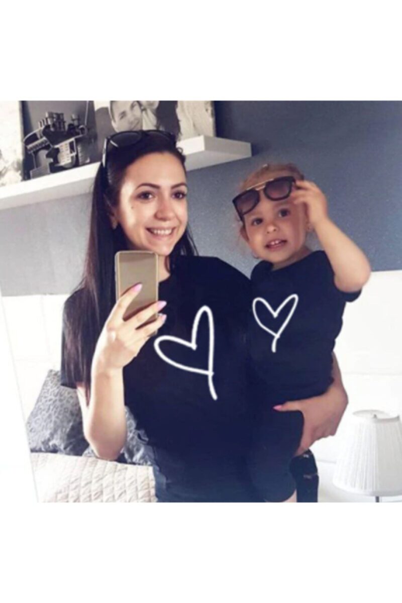 Anne Kız Kalp Baskılı Aile Siyah Tişört (KOMBİN YAPILABİLİR TEK TSHİRT FİYATIDIR)